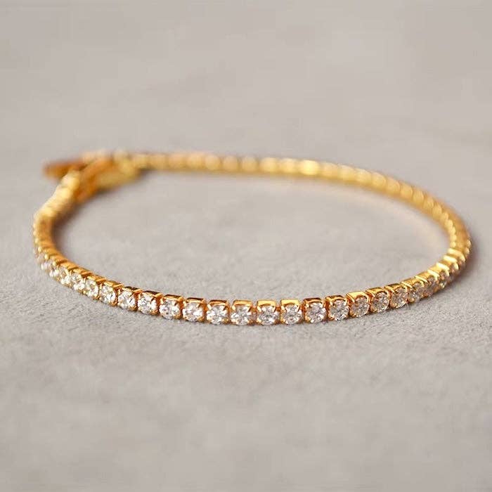 Pulsera brillante de aspecto diamante atemporal chapado en oro