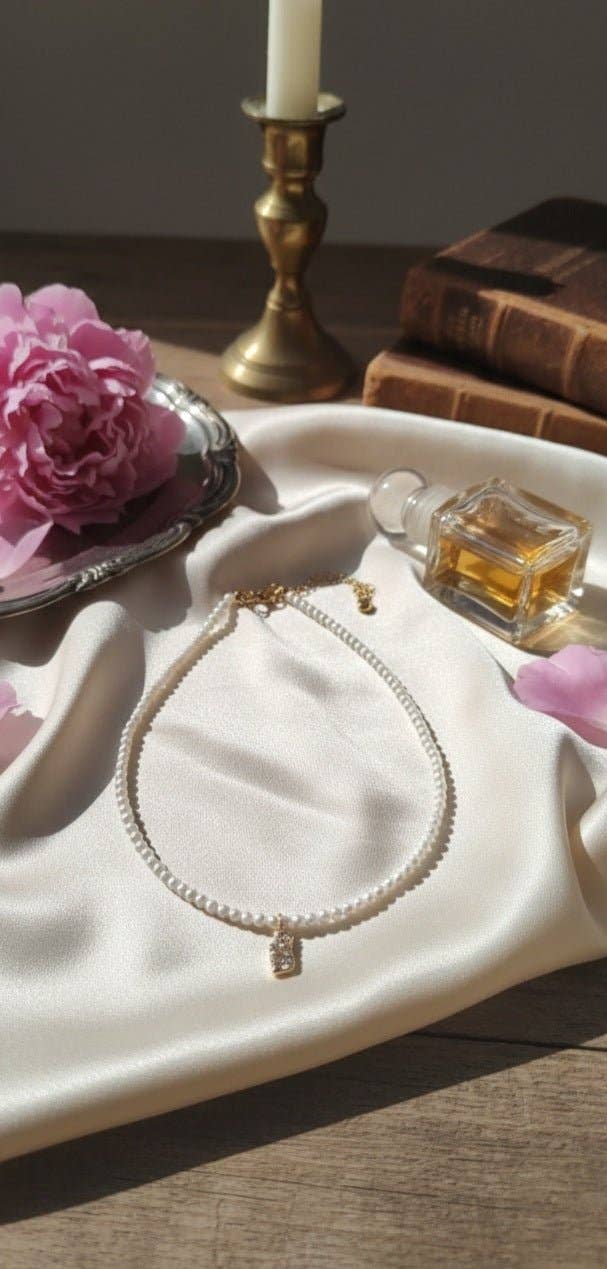 Pellune collar de perlas con colgante de latón chapado en oro