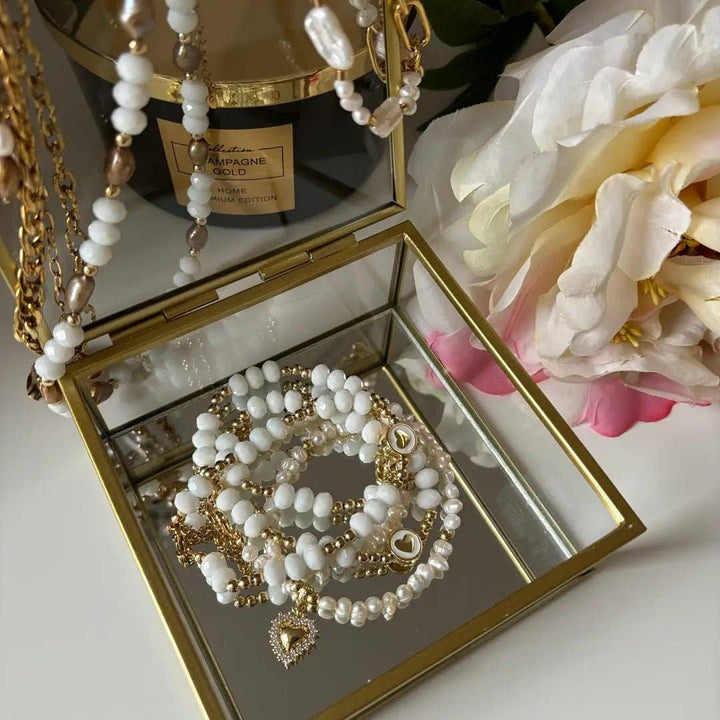 LOVE – Collar de perlas con colgante de sagrado corazón  chapados en oro de 18K