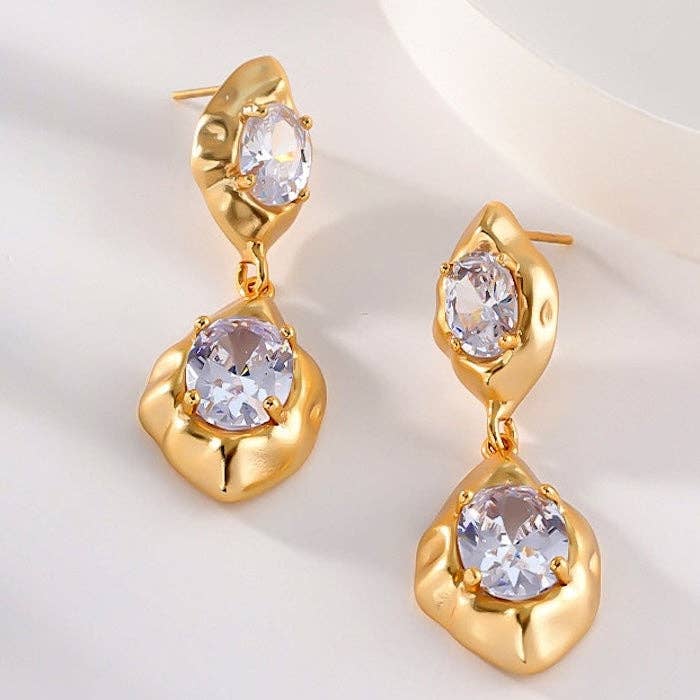 Pendientes brillantes con diseño vintage de piedra rock chapado en oro