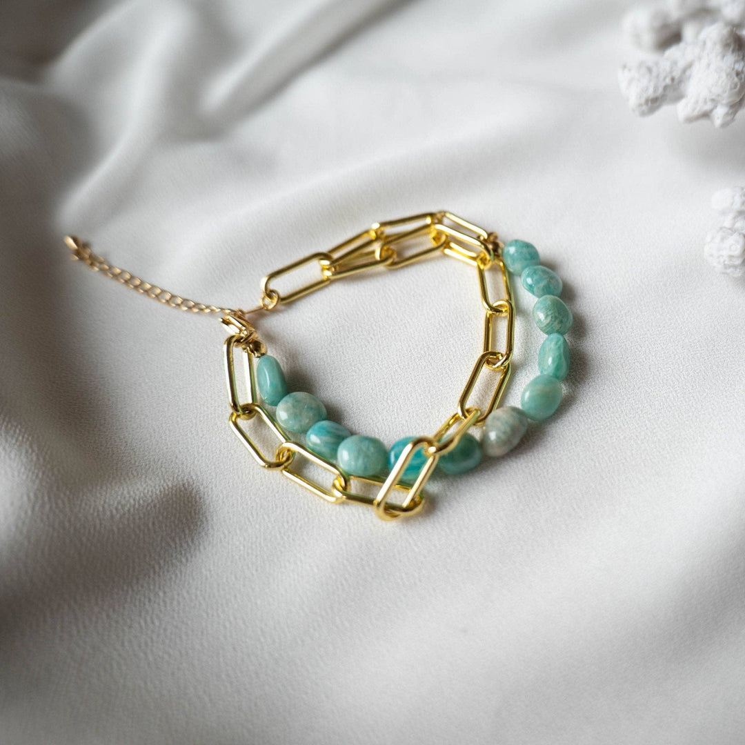 Pulsera de latón bañada en oro de 18 quilates con amazonita baño de oro de 18 quilates