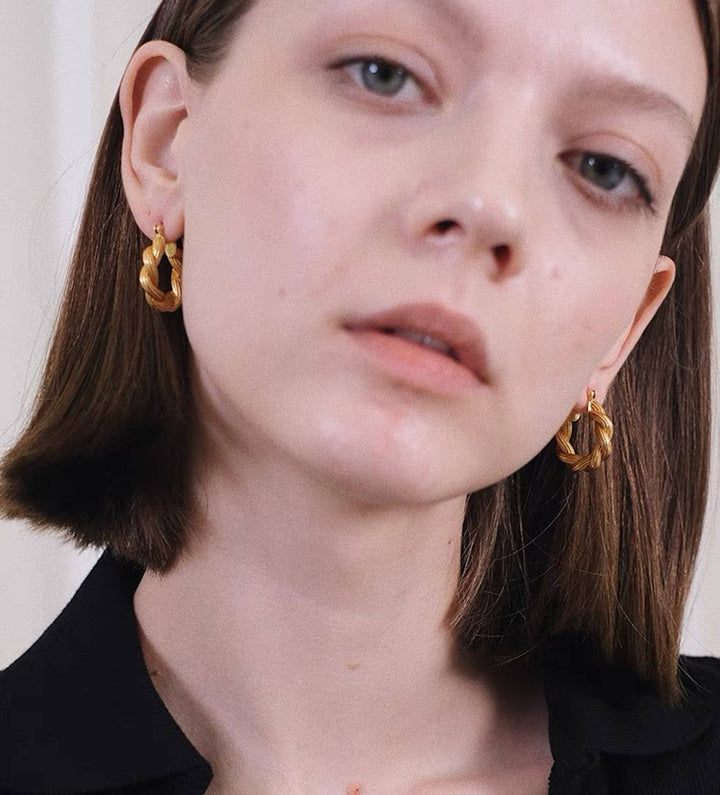 Pendientes de aro trenzados de estilo vintage chapado en oro