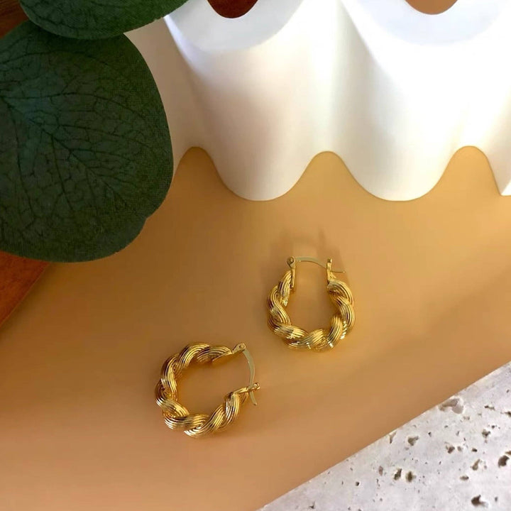 Pendientes de aro trenzados de estilo vintage chapado en oro