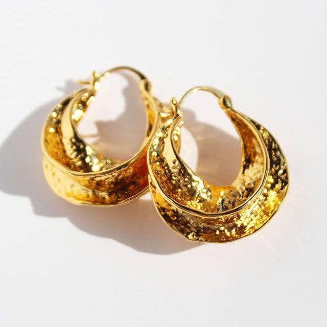 Pendientes de aro dorados martelados – Estilo vintage moderno