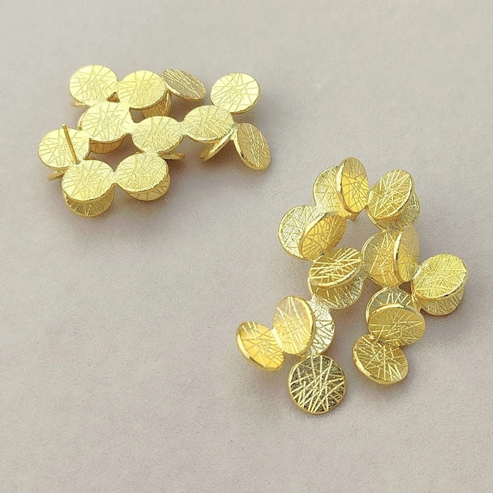 Pendientes elegantes con diseño de ramo de flores - Baño de oro