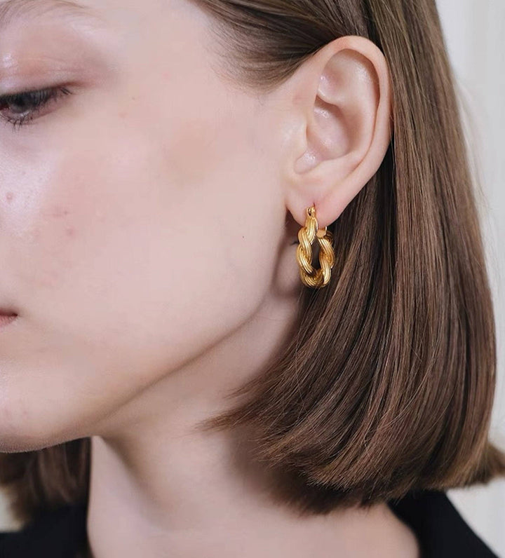 Pendientes de aro trenzados de estilo vintage chapado en oro