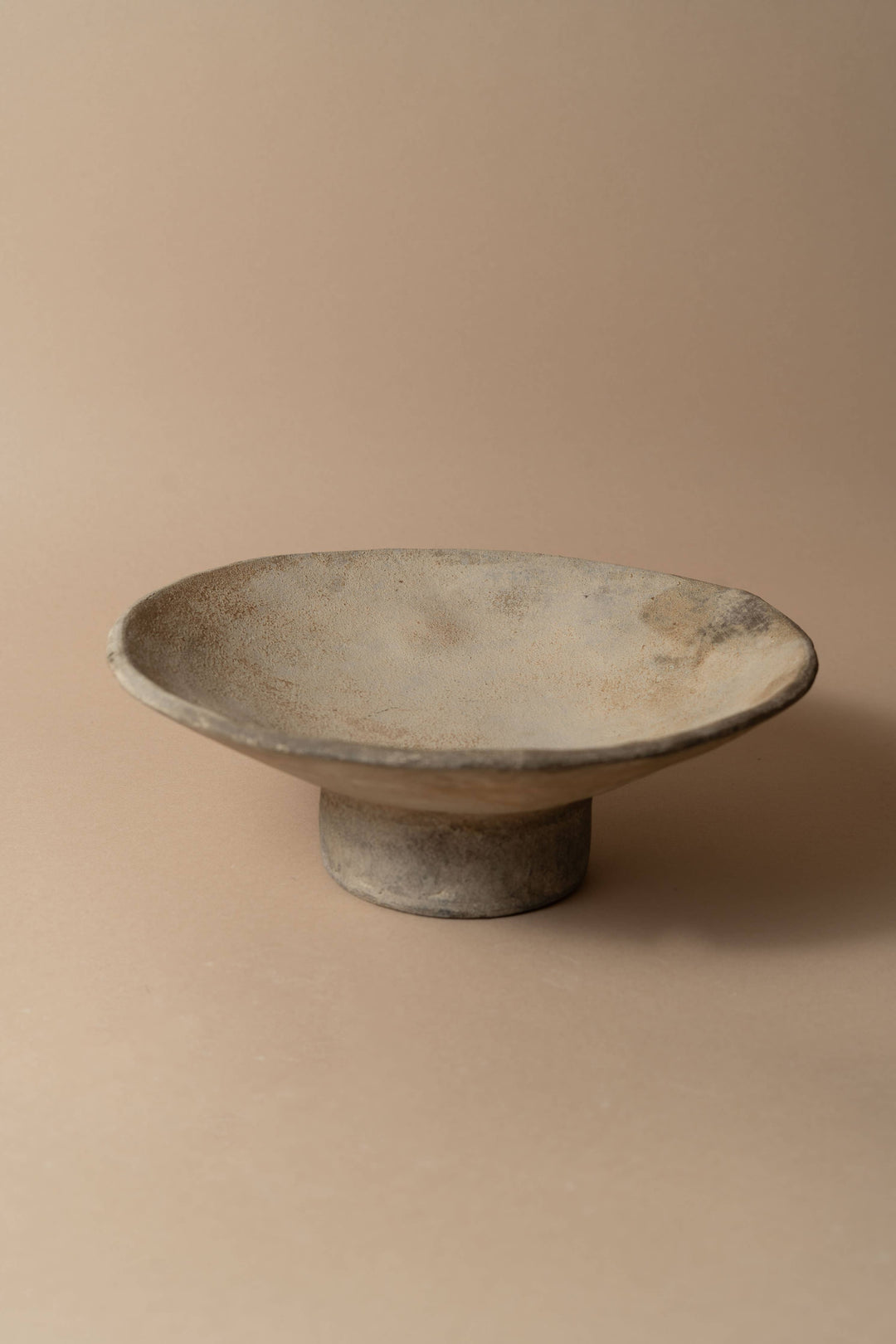 Cuenco bajo de pedestal de terracota