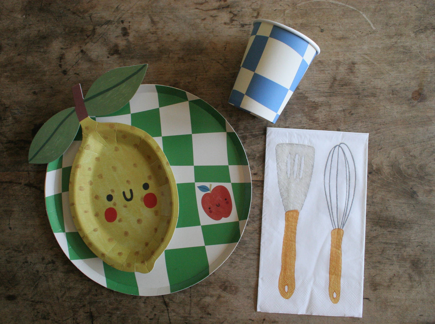 Platos de papel a cuadros para cena (x12) - Colección Pequeño Chef