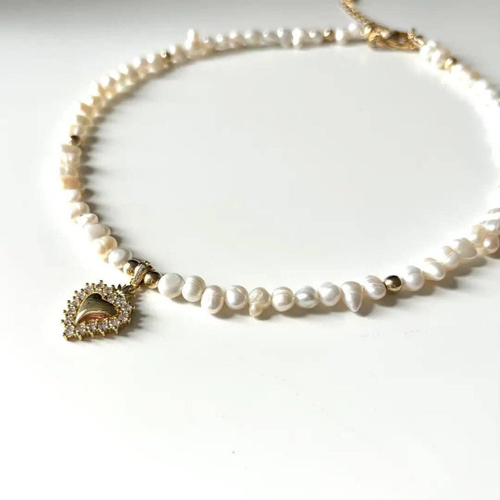 LOVE – Collar de perlas con colgante de sagrado corazón  chapados en oro de 18K