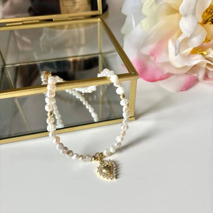 LOVE – Collar de perlas con colgante de sagrado corazón  chapados en oro de 18K
