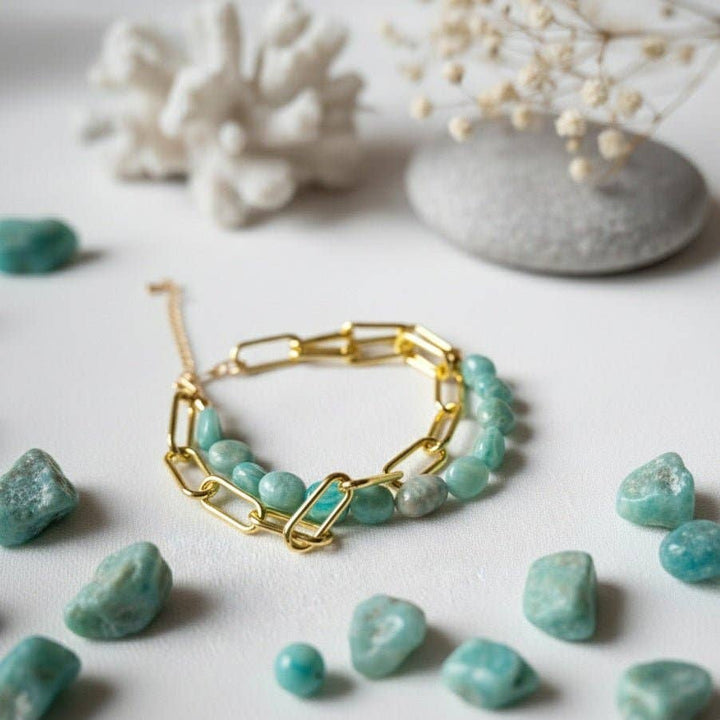 Pulsera de latón bañada en oro de 18 quilates con amazonita baño de oro de 18 quilates