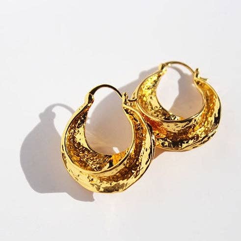 Pendientes de aro dorados martelados – Estilo vintage moderno