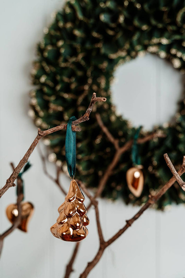 Adorno navideño de árbol de cerámica dorada