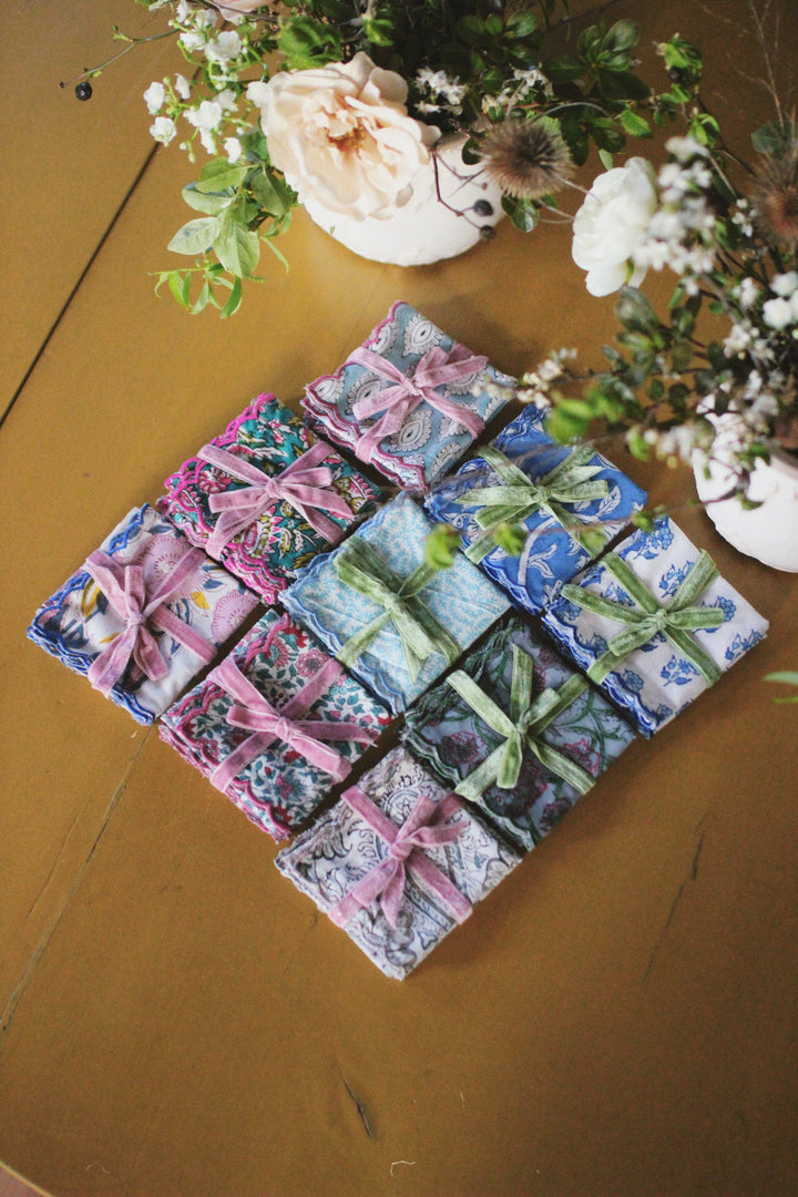 SET 2 SERVILLETAS ALGODÓN BLOCK PRINT CON FESTÓN ONDA AZUL KLEIN