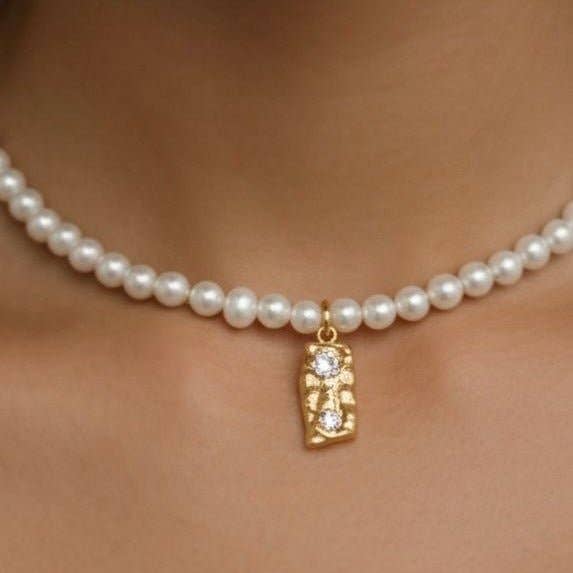 Pellune collar de perlas con colgante de latón chapado en oro