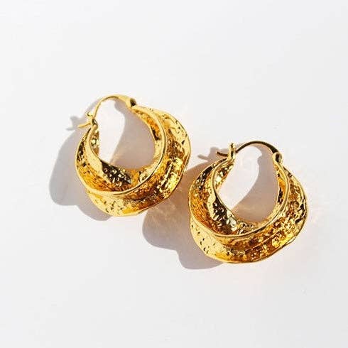 Pendientes de aro dorados martelados – Estilo vintage moderno