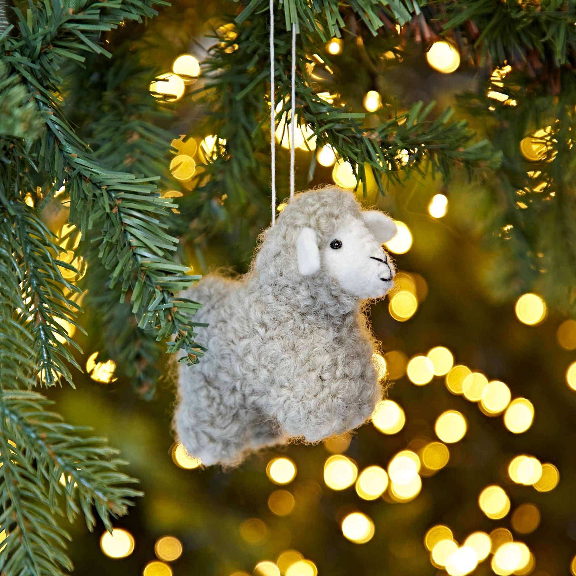 Decoración navideña de oveja de fieltro Blanca