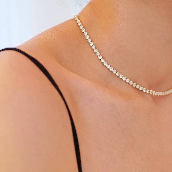 Choker brillante con apariencia de diamantes atemporales chapado en oro con circonitas de calidad AAAA