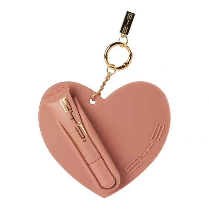 BYS Tinte labial con péptidos y colgante de corazón para bolso — Chocolate caliente