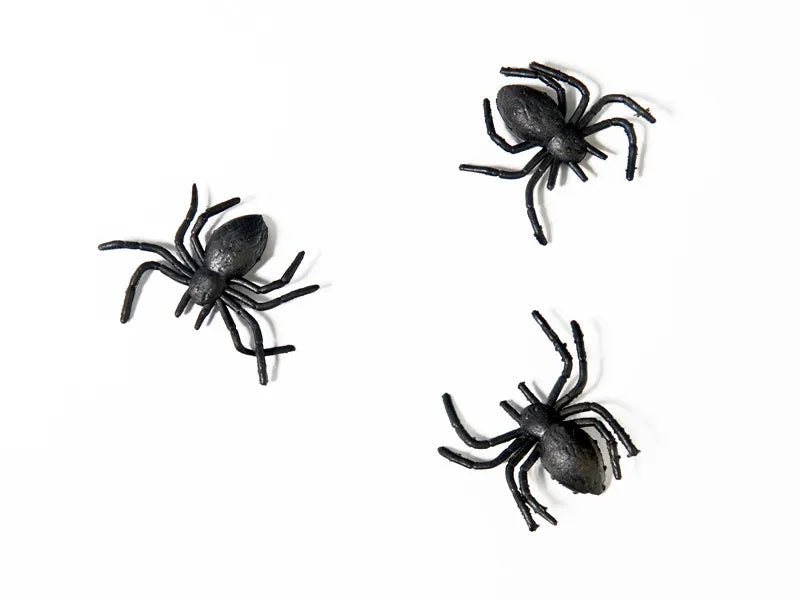 Arañas de plástico, negras