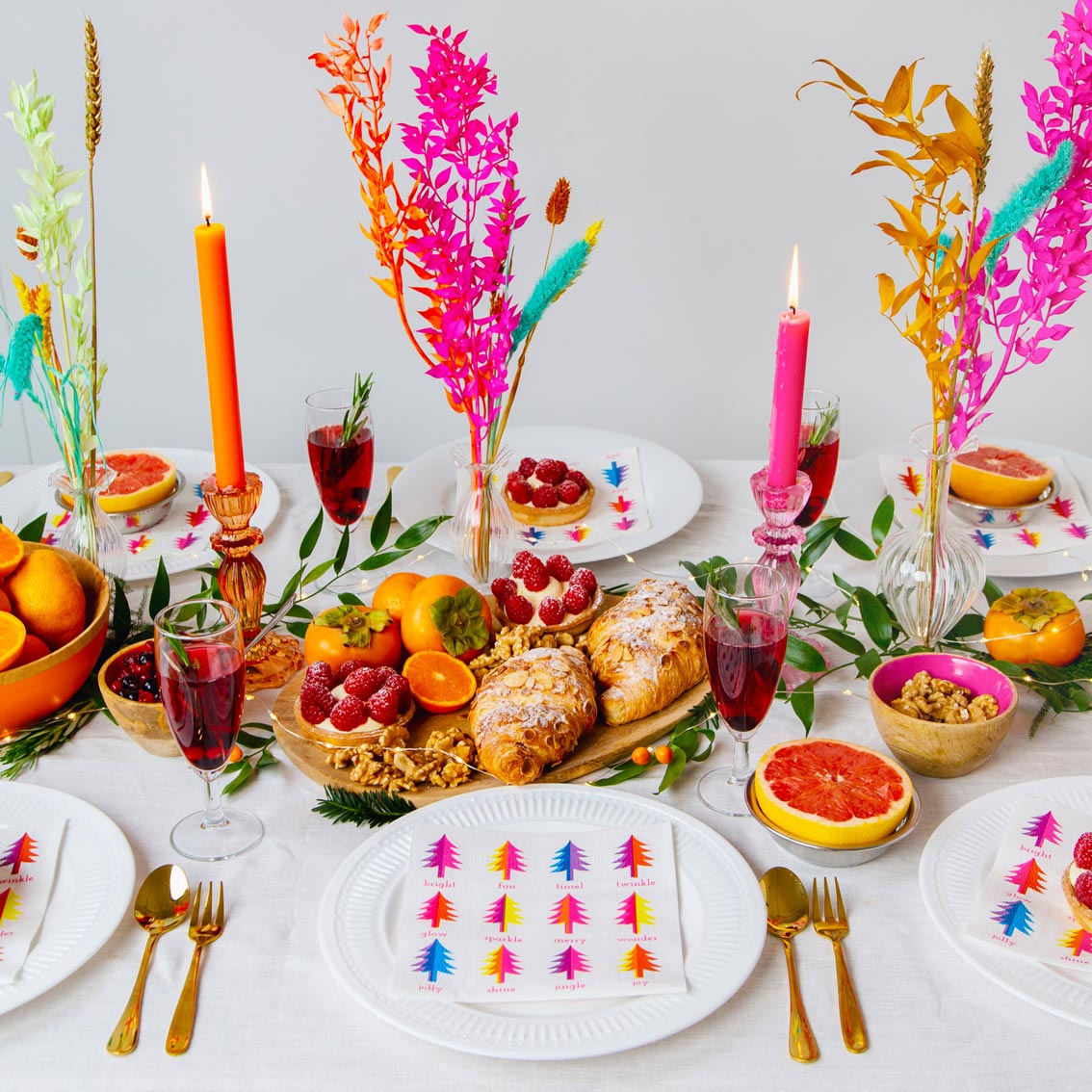 Velas internas de cena naranja y rosa, decoración de verano