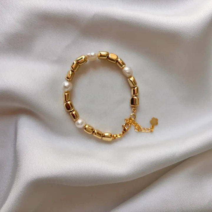 Costa d’Oro - Pulsera de Hematita y Perlas de Agua Dulce facetadas