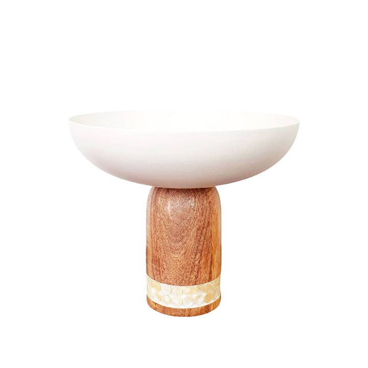 Copa de frutas blanca sobre pie de madera modelo grande