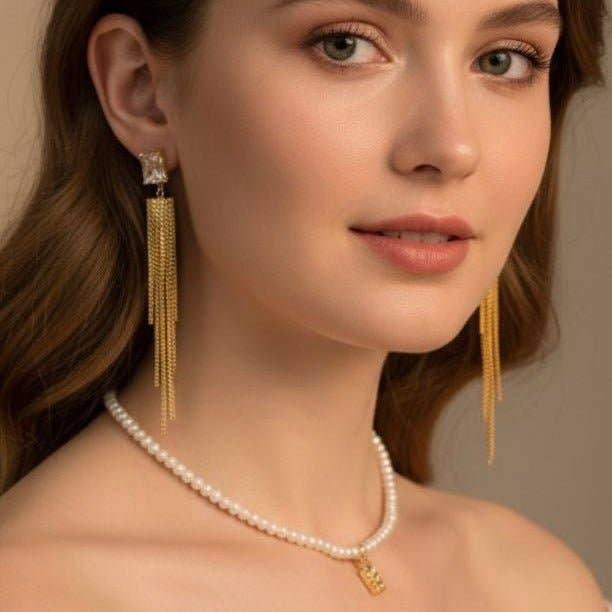Lumina pendientes largos con circonita y cadenas doradas de latón chapado en oro de 18K