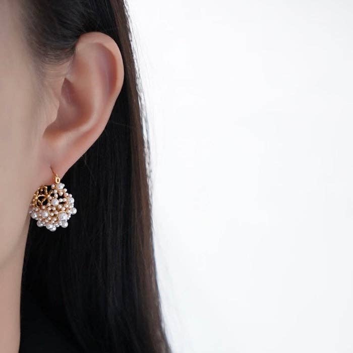 Pendientes de aro con cesta romántica de perlas - Oro y plata